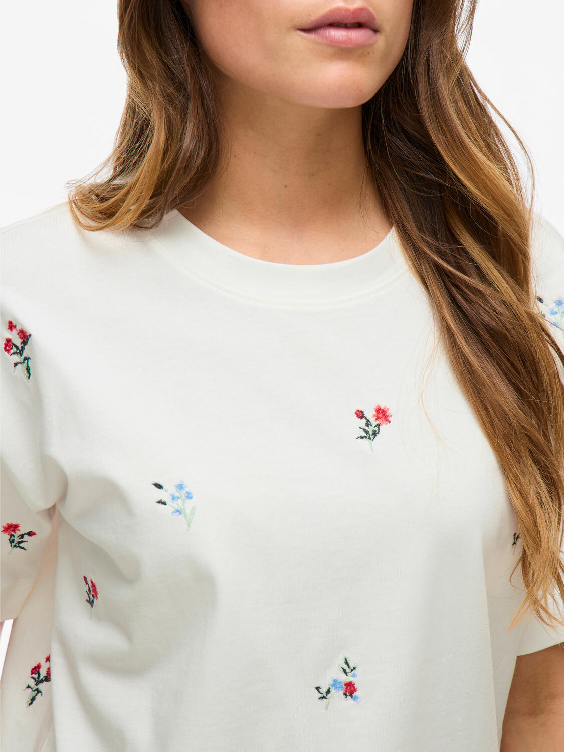 Vimonie Flower Emb t-shirt - Color Flowers